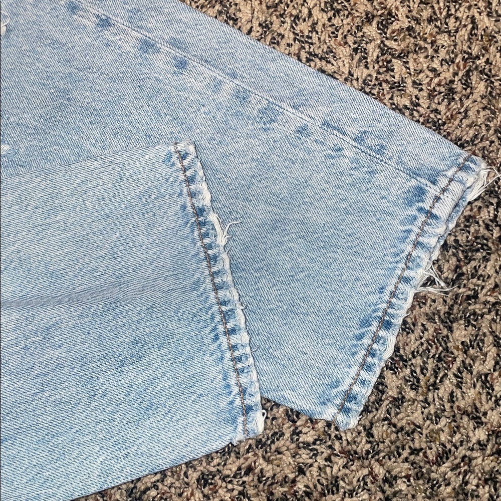 American Eagle Outfitters Blue Denim Mom Straight Ripped Jeans Size 6S | NWOT - Picture 4 of 8